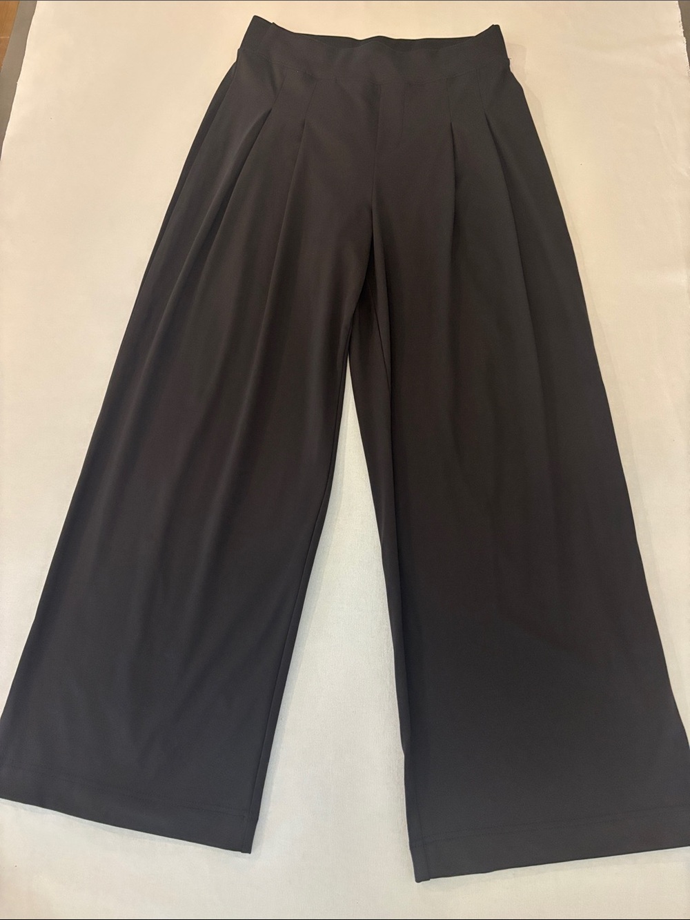 Rachel Zoe Black Wide-Leg Stretchy Pleated Pull-On Pants. Size Medium